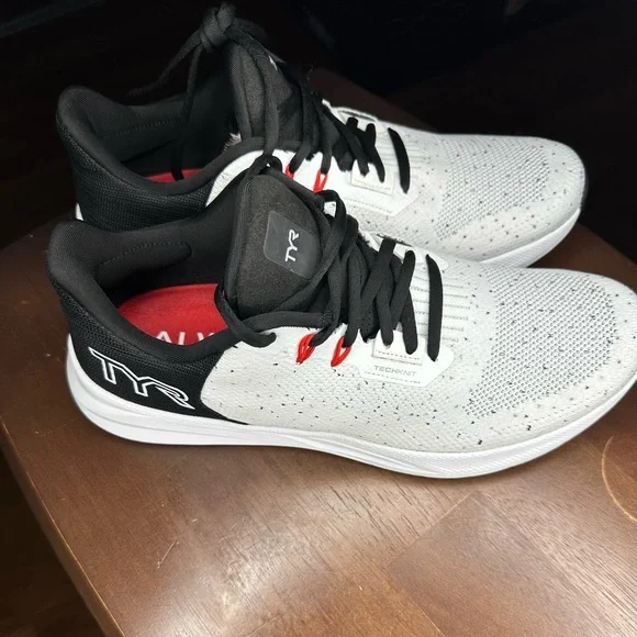 TYR Black and White Athletic Shoes Lightweight Performance - Picture 2 of 4